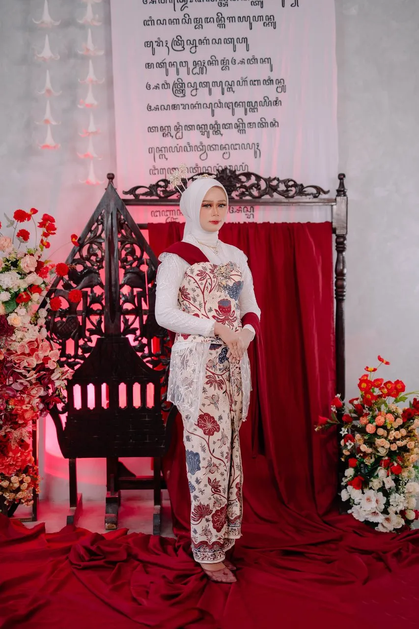 Langkah Bersama di Tepian Senja